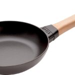 STAUB 405119500 DÖKÜM KIZARTMA TAVASI- AHSAP SAPLI